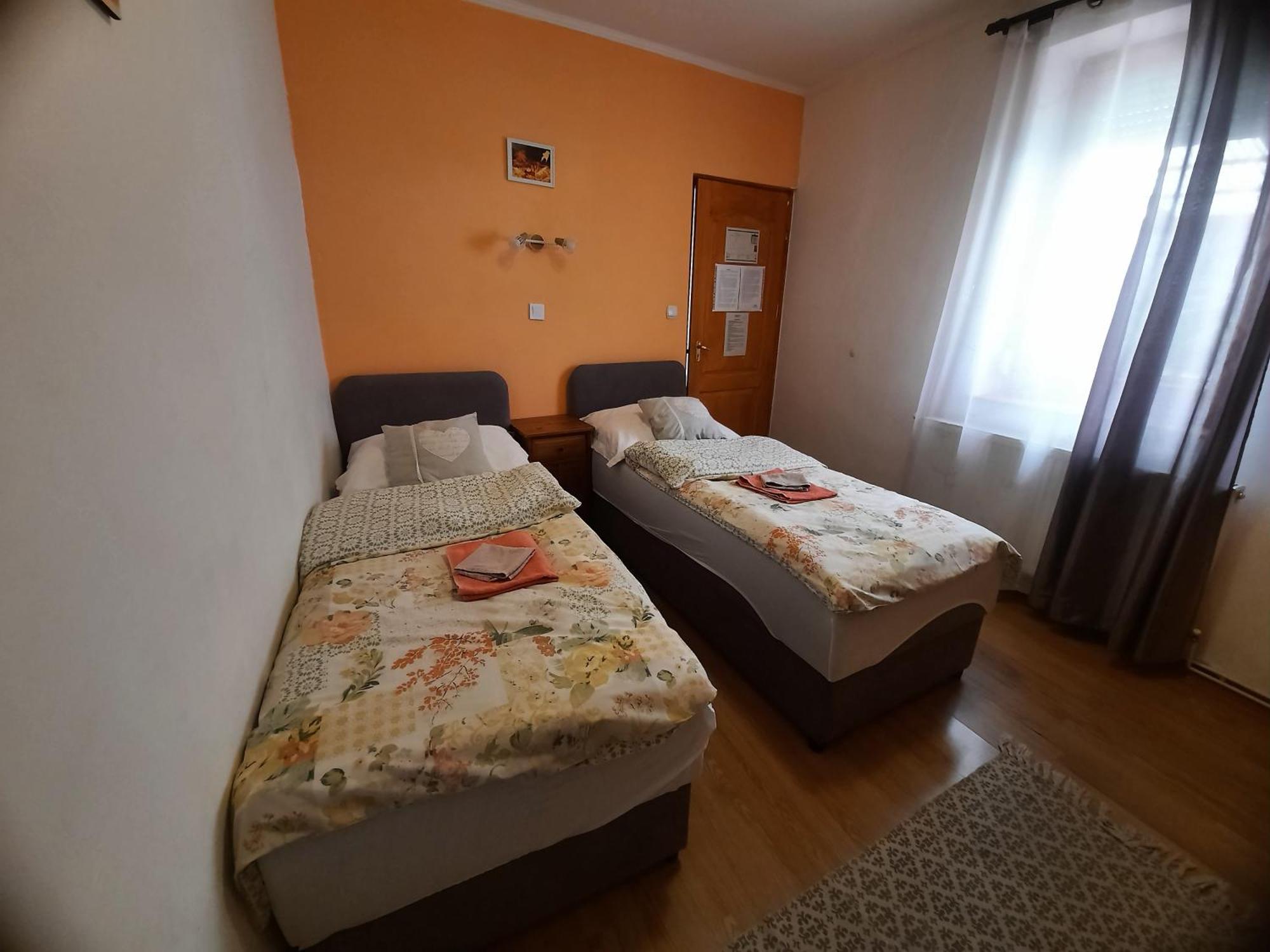 Hotel Kis Rigo Vendeghaz Salgótarján Exteriér fotografie